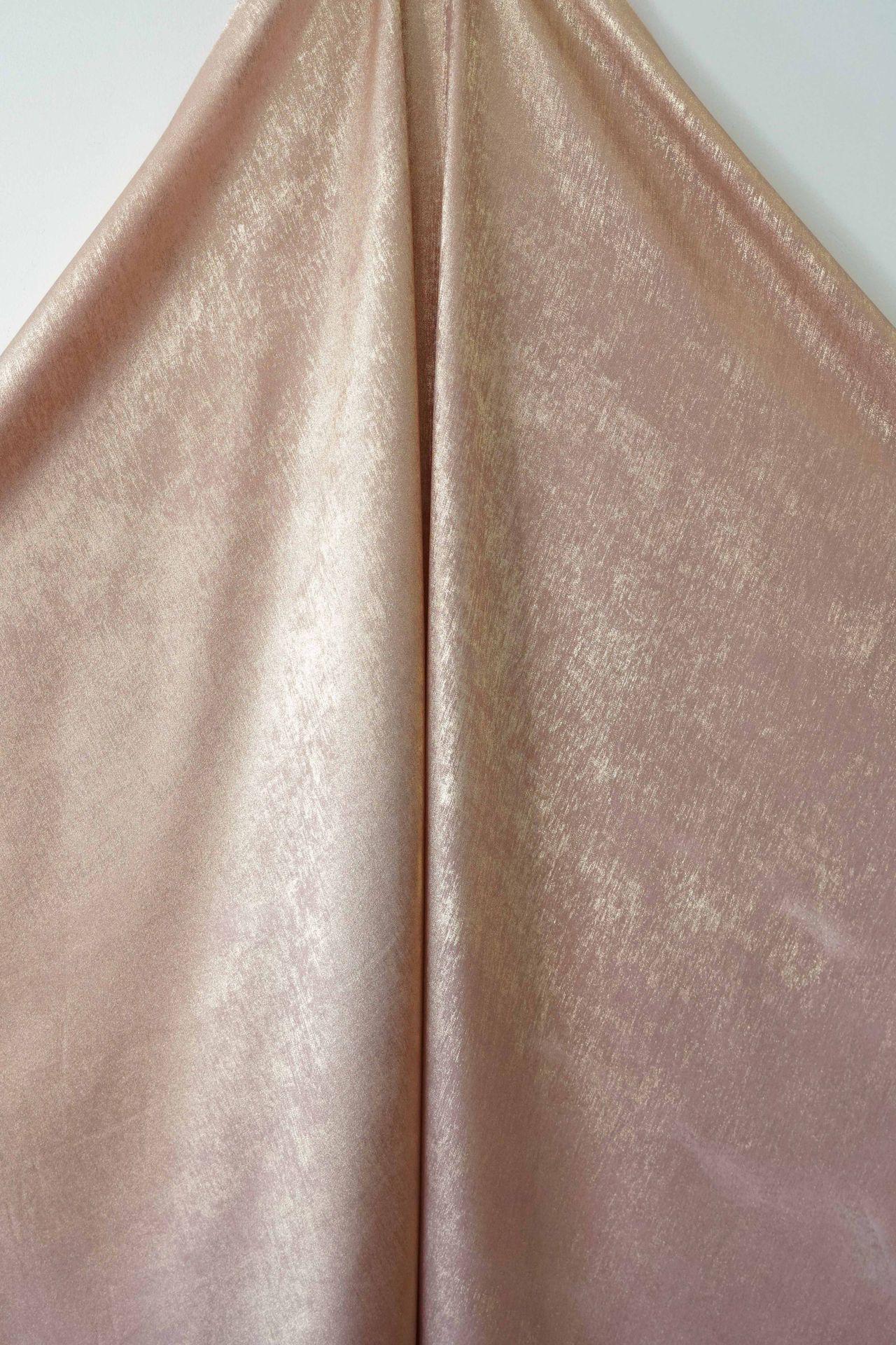 Tissu mousseline jacquard or métallisé ��" Matière fluide et ample