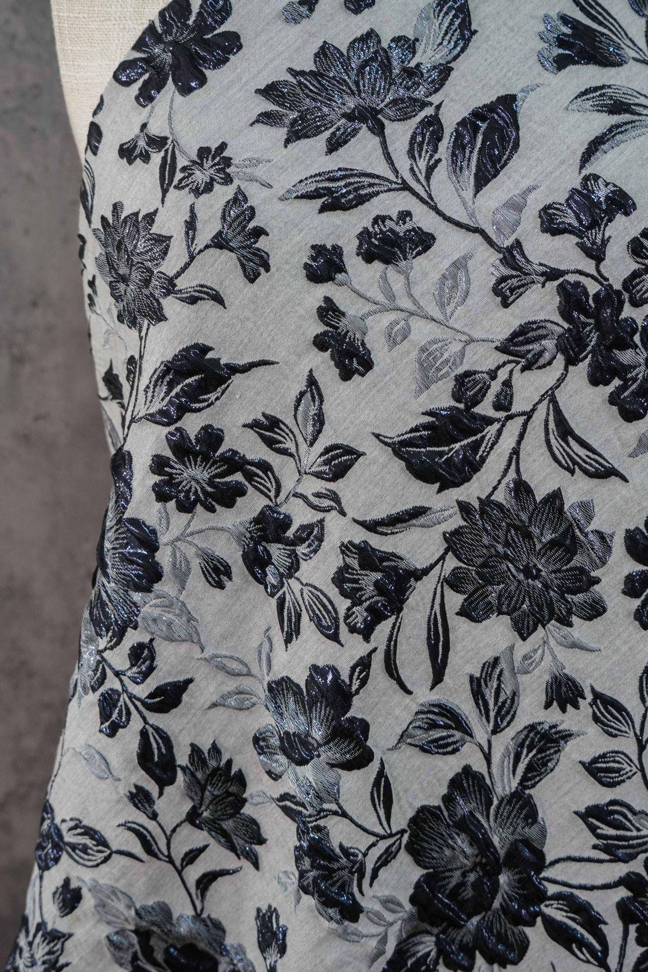 Tissu jacquard européen à motif floral en relief et fil doré - Texture luxueuse pour matelassage, ameublement, couture, décoration intérieure - Large