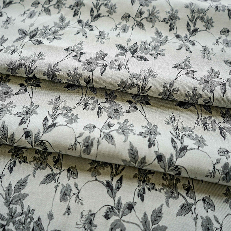 Tissu jacquard à motif floral : tissage gaufré noir et blanc, largeur 109 cm (43 po) - au mètre