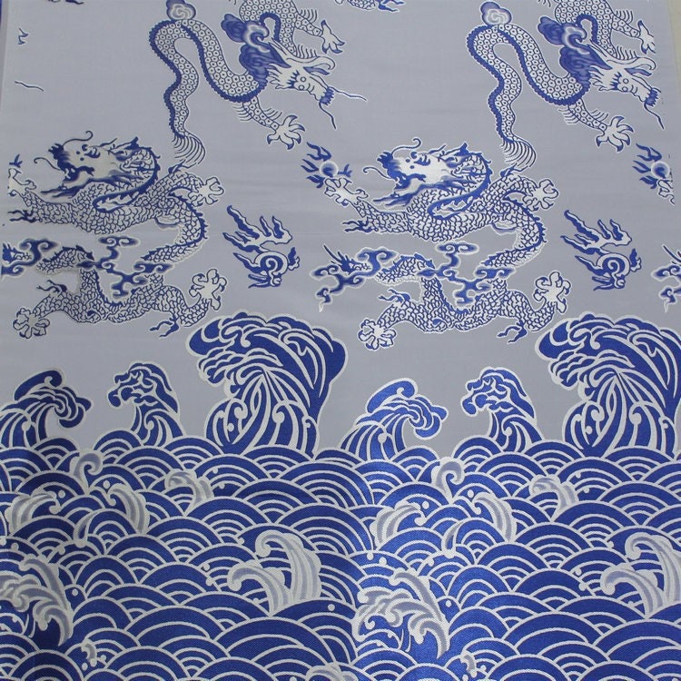 Tissu satin jacquard bleu et blanc à motif dragon : décoration de costume royal chinois