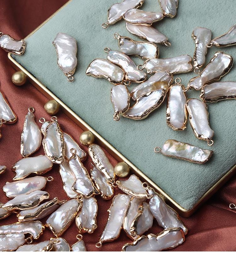 Perles baroques à bordure dorée : fournitures pour la création de bijoux à faire soi-même