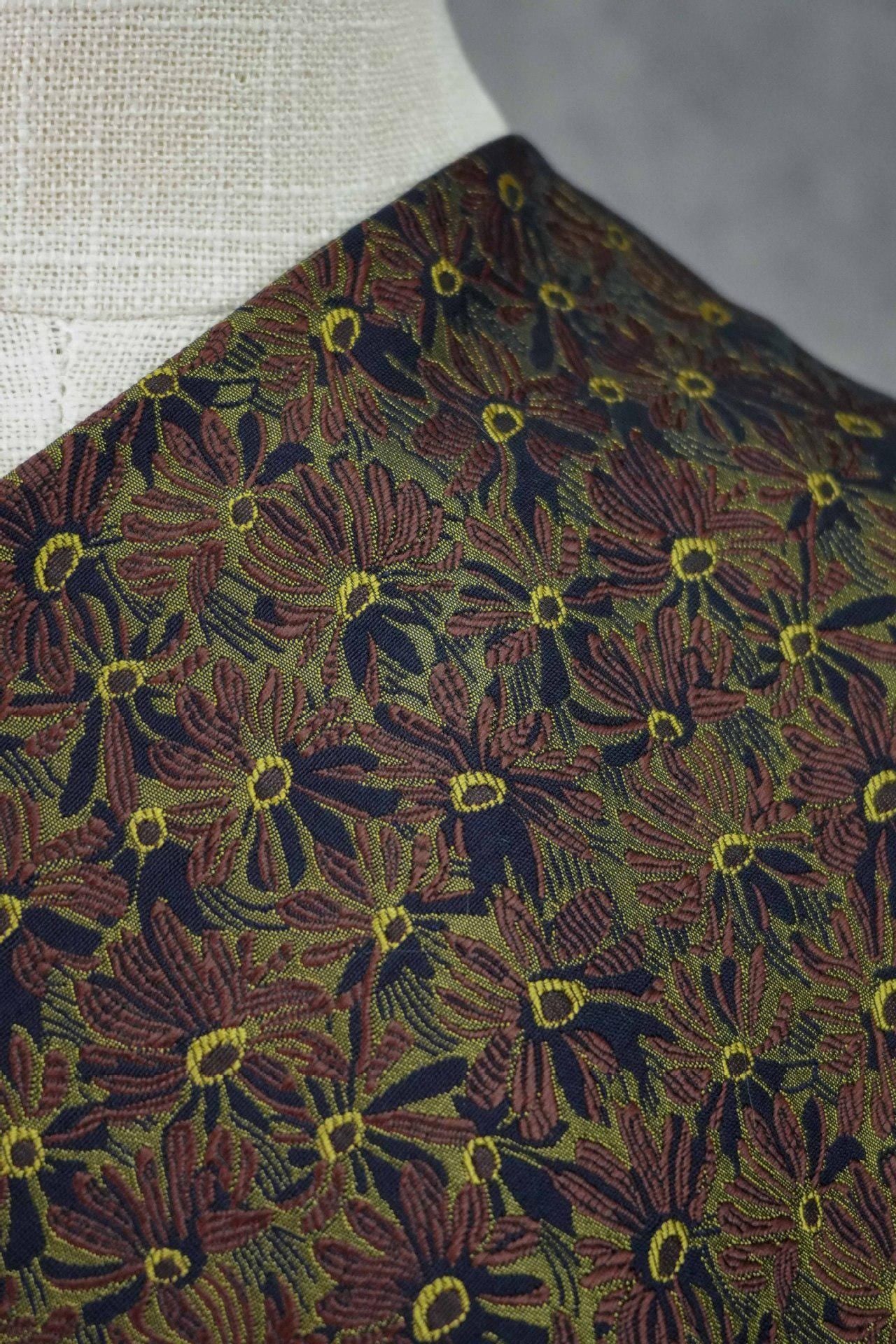 Tissu jacquard à motif marguerite vintage : Mélange de coton pour ameublement style campagne