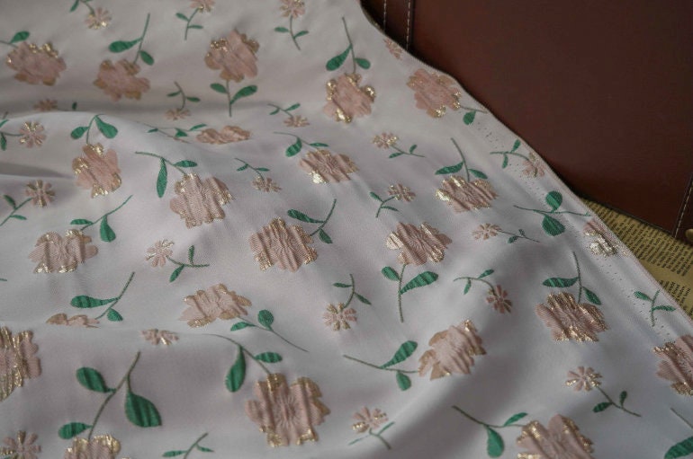 Gold Shimmering Flower Jacquard Fabric: 3D Embossed Woven Material