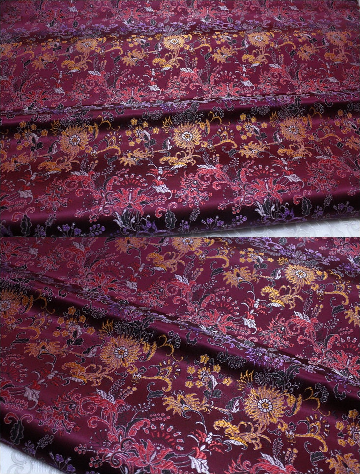 Tissu brocart chrysanthème vintage : mélange de satin et de soie de 89 cm de large