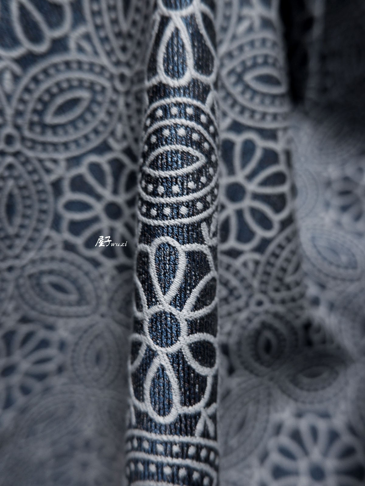 Tissu denim jacquard à motif floral : Matière première pour la couture, 145 cm