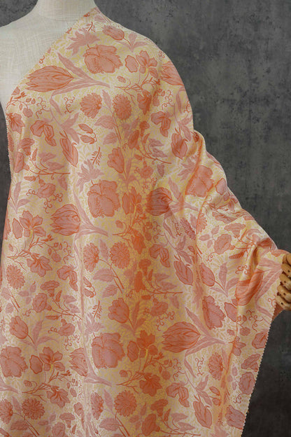 Tissu jacquard tissé rouge et jaune : revêtement d'ameublement à motif floral en relief 3D