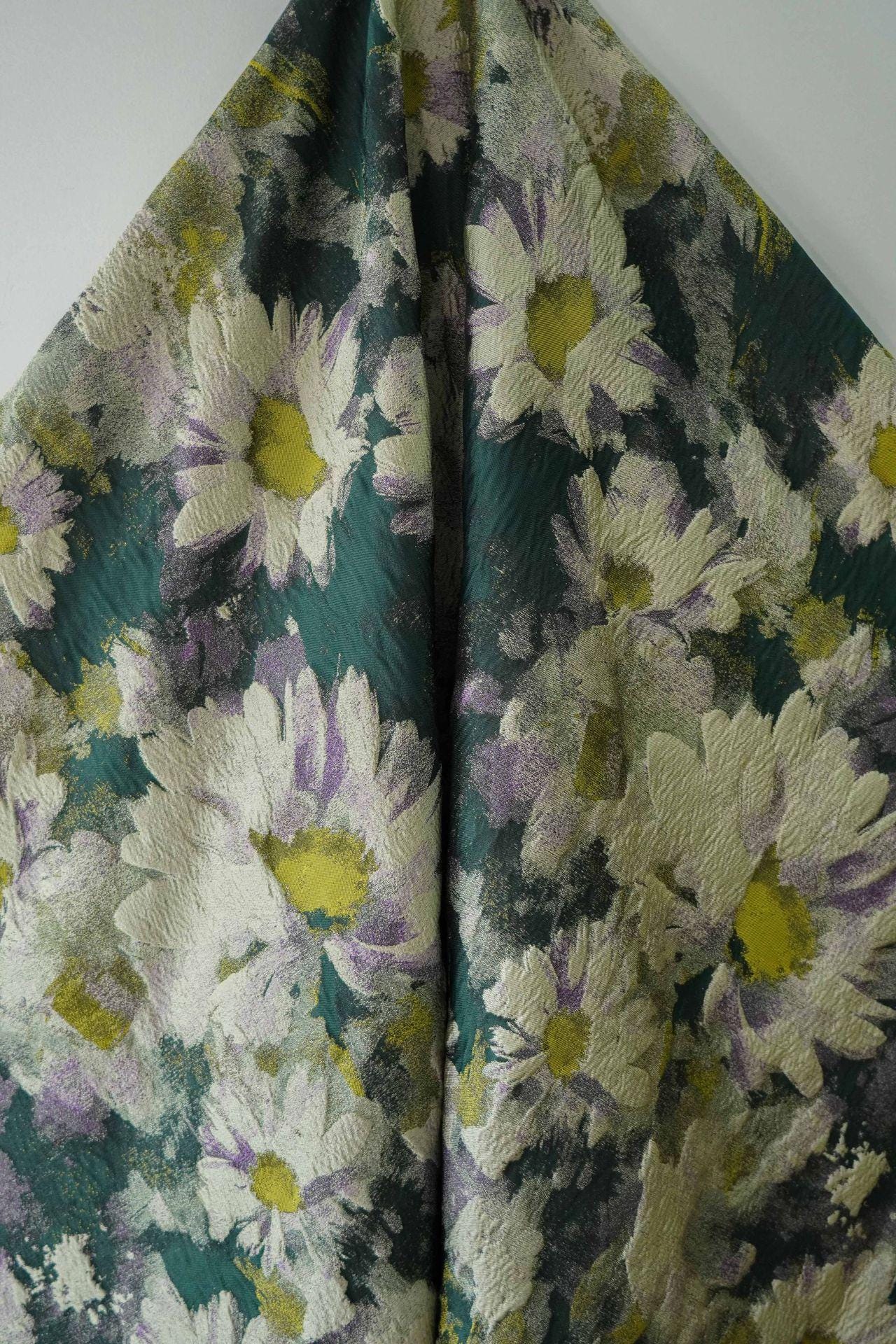 Jacquard Daisy Fabric: Retro Style Oil Painting, 57" Wide, By The Meter