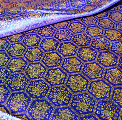 Tissu tissé or tibétain : jacquard rayonne porte-bonheur, 147 cm de large
