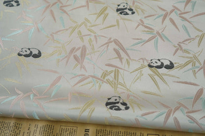 Tissu satiné brocart panda : 65 pouces de large, style couture chinoise