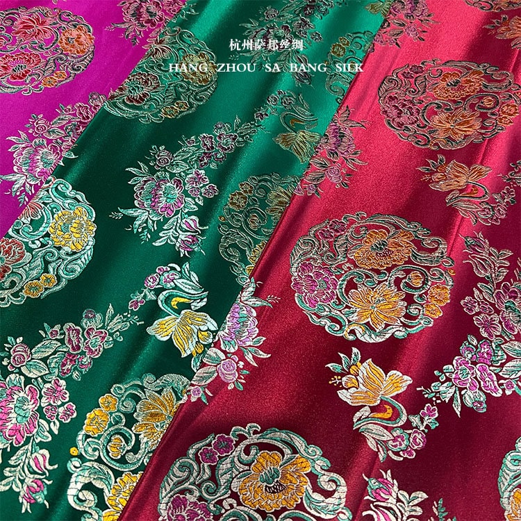 Tissu brocart de soie à motifs floraux : Qipao Cheongsam chinois multicolore, 75 cm de large