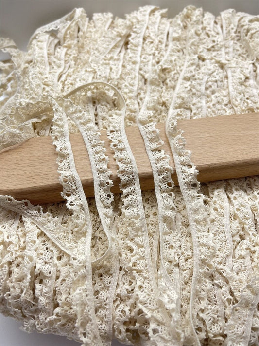Bordure en dentelle de coton beige : broderie vintage, style shabby chic