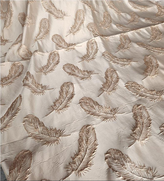 Tissu jacquard à plumes dorées - Style palais baroque, 147 cm de large