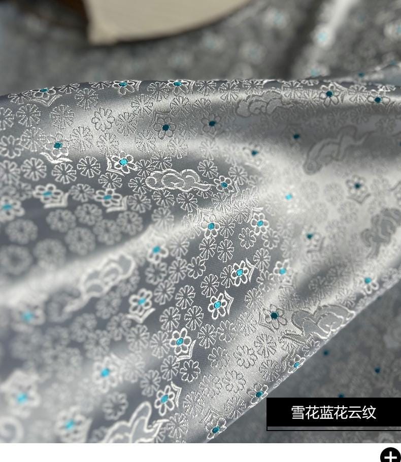 Tissu brocart Nishijin-ori : mélange de soie gris argenté pour kimono japonais
