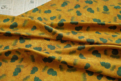 Tissu satiné de soie couleur thé : tissu d'ameublement imprimé vert de 150 cm de large