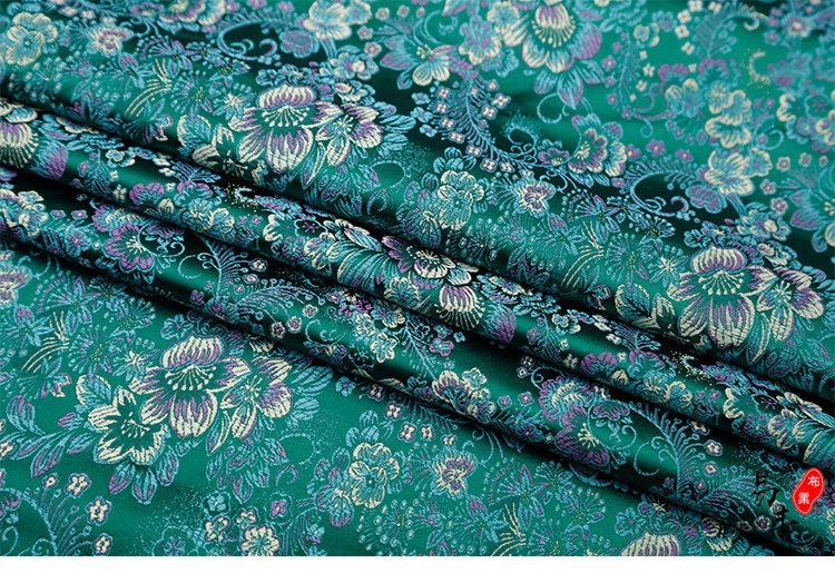 Tissu brocart jacquard damassé à motifs floraux : mélange de soie et de rayonne