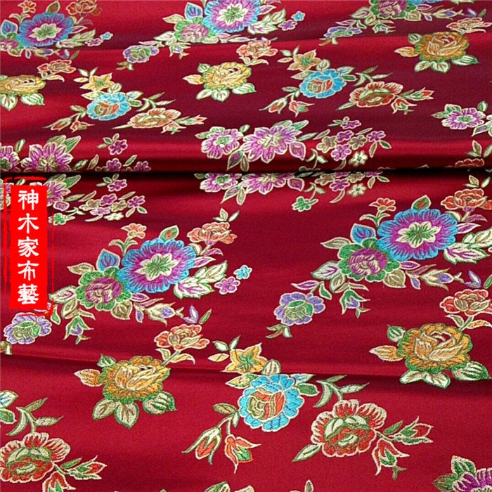 Tissu brocart pivoine : ameublement floral, costumes, décoration - 75 cm de large