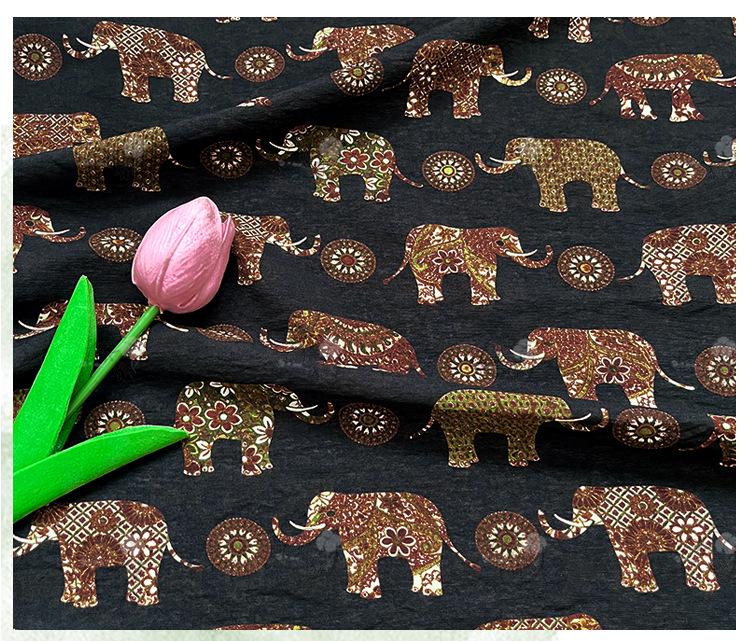 Tissu en coton à imprimé éléphants : motif ethnique superposé, matelassage et couture