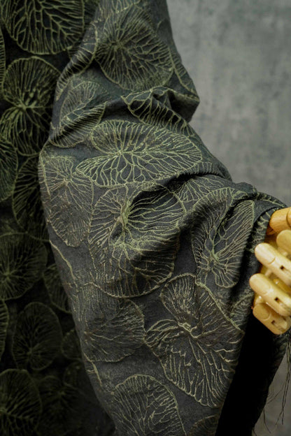 Tissu jacquard 3D à motif feuille de lotus : vert foncé, pour ameublement, couture et loisirs créatifs - 140 cm de large