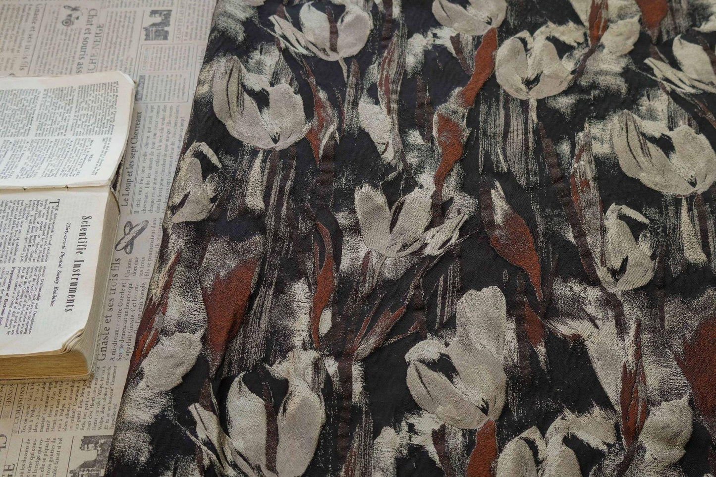 Tissu Jacquard Daisy : Ameublement et couture style rétro (57 po de largeur)