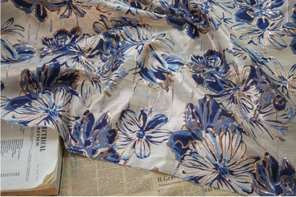 Tissu jacquard floral bleu à fil doré : 150 cm de large, gaufré, pour ameublement