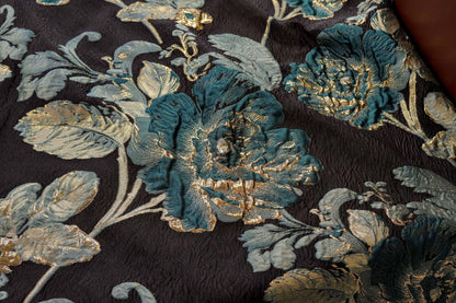Tissu jacquard floral vintage ��� Métallisé en relief 3D 3"W