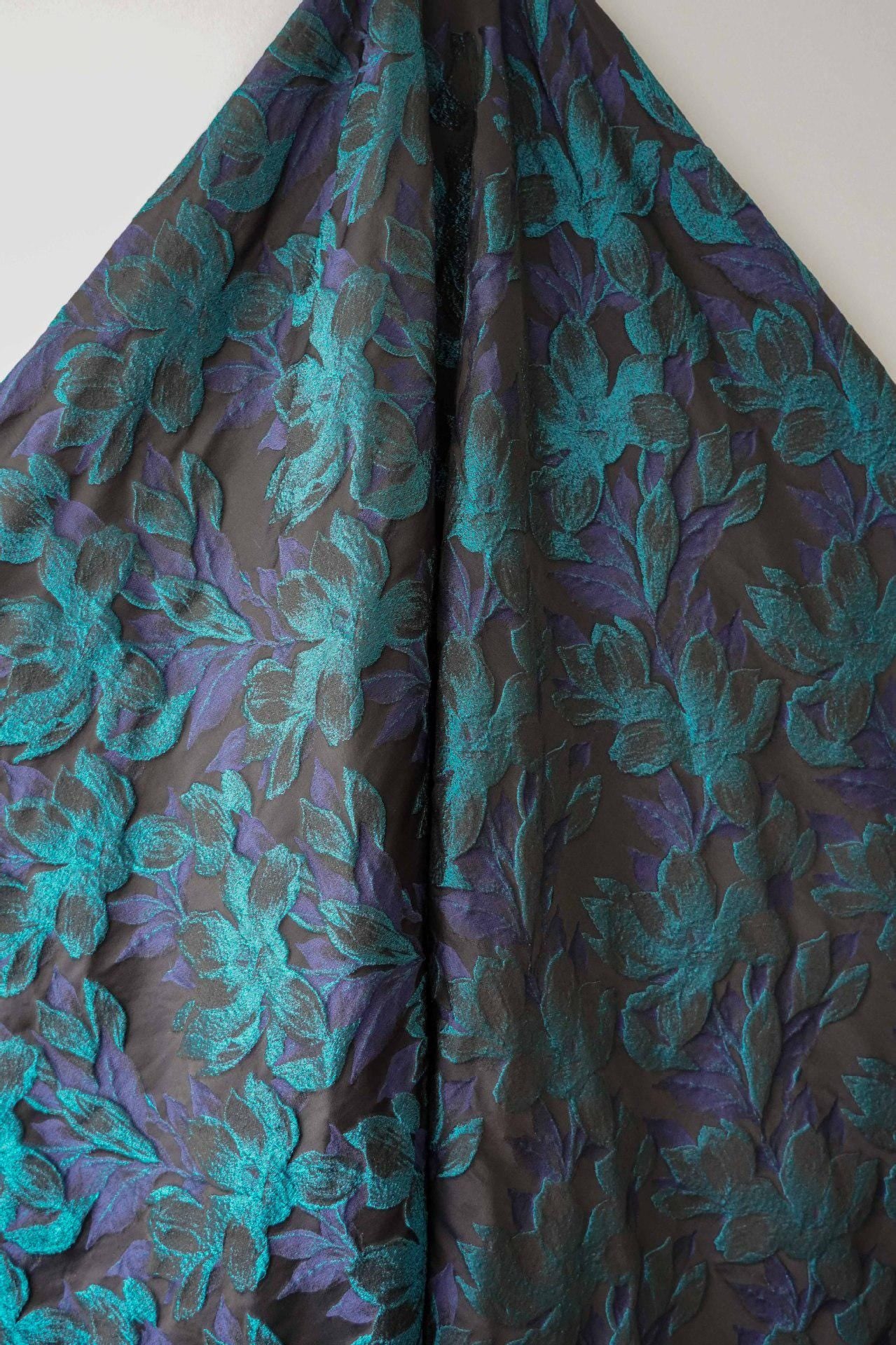 Magnolia Jacquard Fabric: Retro Palace Style Polyester Damask