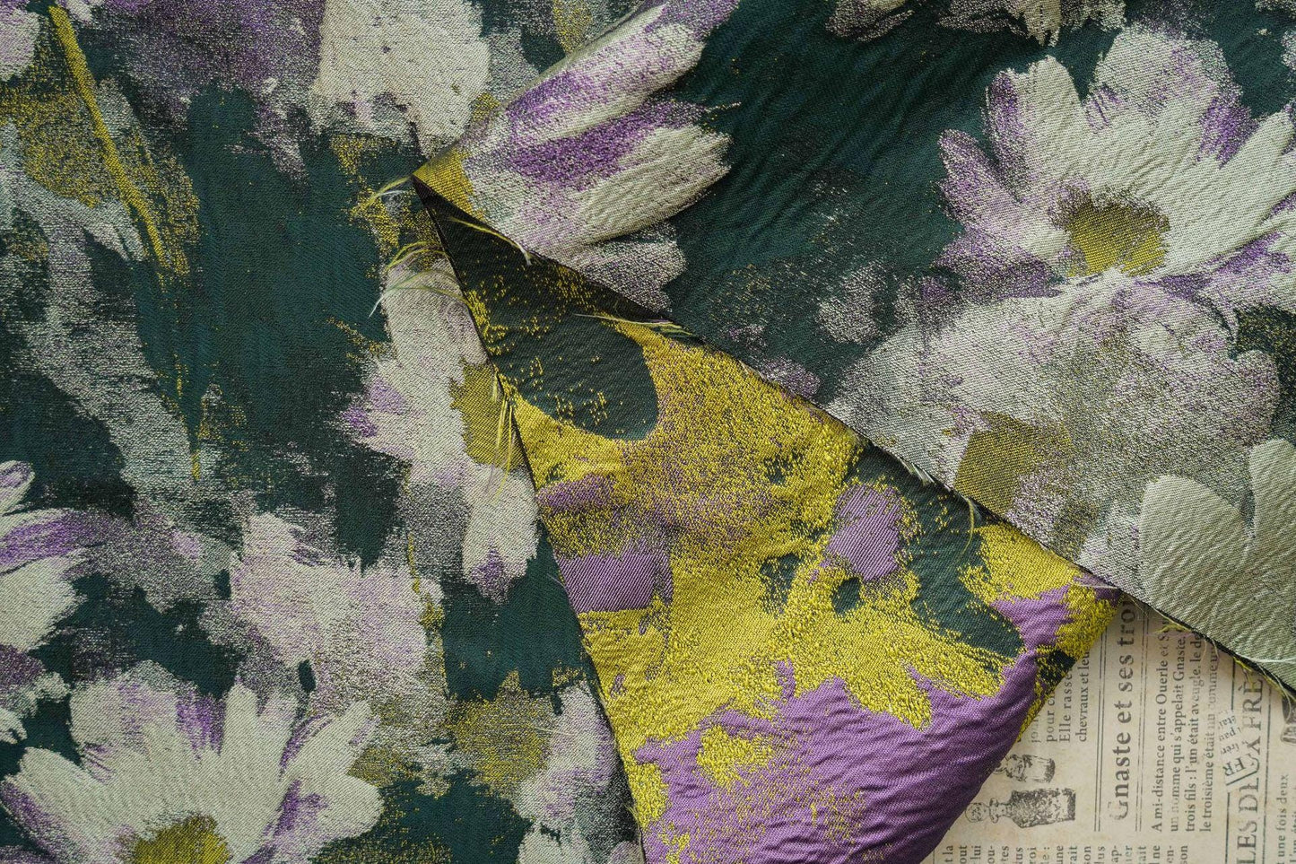 Jacquard Daisy Fabric: Retro Style Oil Painting, 57" Wide, By The Meter