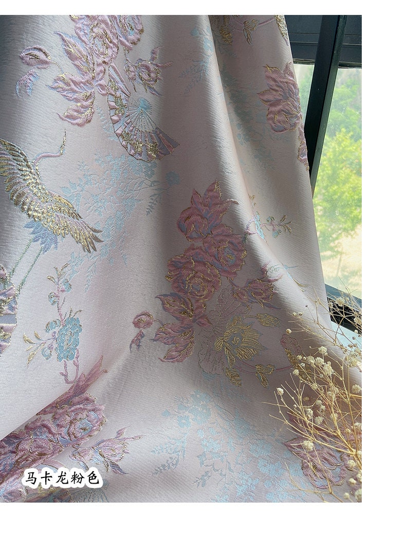 Tissu jacquard Grue Lotus : ameublement tissé à motif doré gaufré 3D, costumes, décoration