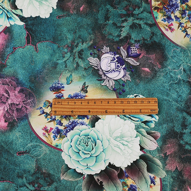 Tissu satiné bleu paon à motifs floraux : tissu à coudre imprimé numériquement, 150 cm de large