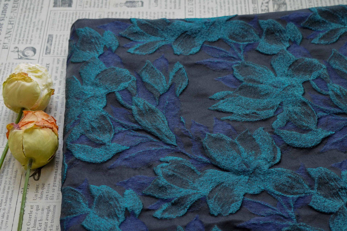 Magnolia Jacquard Fabric: Retro Palace Style Polyester Damask