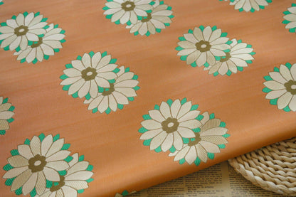 Tissu brocart à fleurs d'oranger : satin jacquard pour couture et matelassage, 150 cm de large