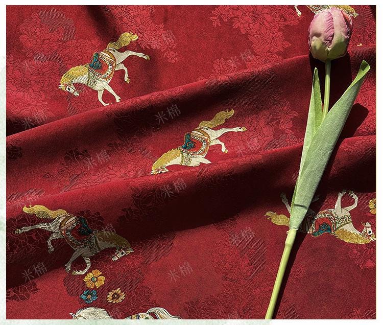 Tissu à motif de cheval au galop rouge et noir | Imprimé animal équestre, 150 cm de large