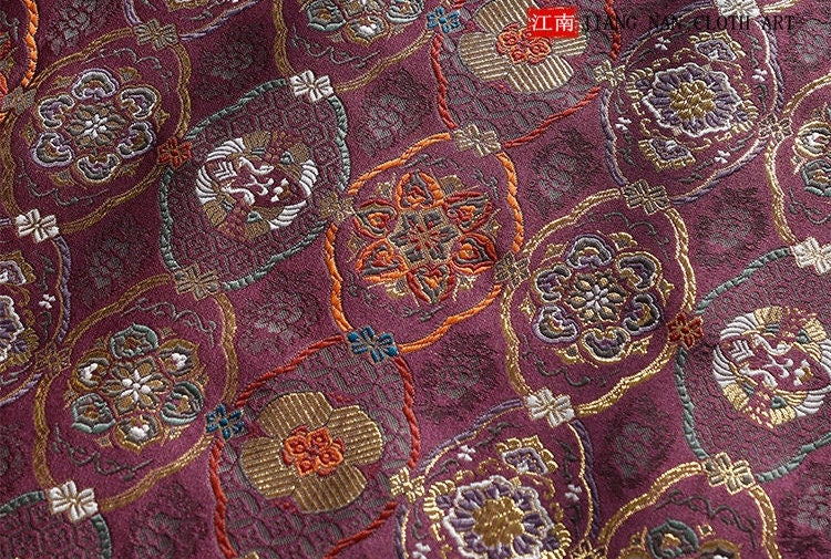 Tissu brocart Nishijin-ori : mélange de soie à fleurs de cygne japonaises (29,5 po de largeur)