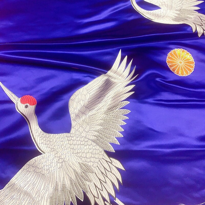 Tissu satiné damassé à motif de grues rouges : Ameublement et couture chinois (29,5 po de largeur)