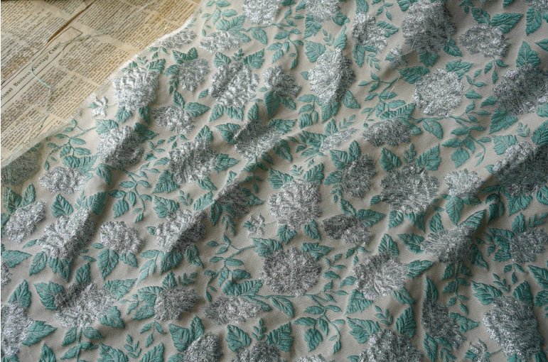 Tissu jacquard floral à fil doré : texture 3D, largeur 160 cm, ameublement et confection