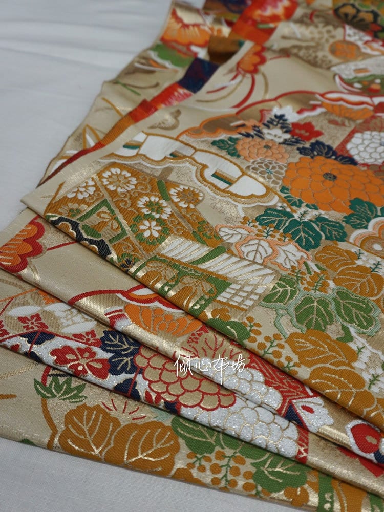 Tissu Kinran de Nishijin Crane : Brocart damassé jacquard doré (largeur : 75 cm)