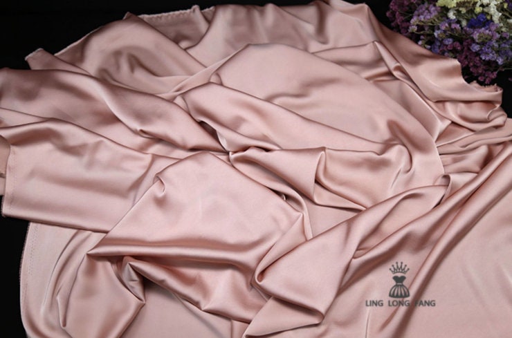 Tissu satin de soie : coloris unis, largeur 150 cm, tissu pour robes et peignoirs