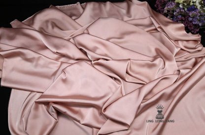 Tissu satin de soie : coloris unis, largeur 150 cm, tissu pour robes et peignoirs