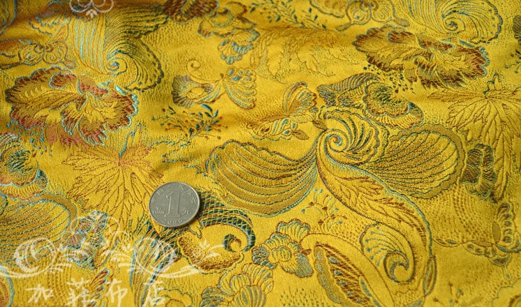Tissu damassé en brocart de soie : matière tissée de bon augure