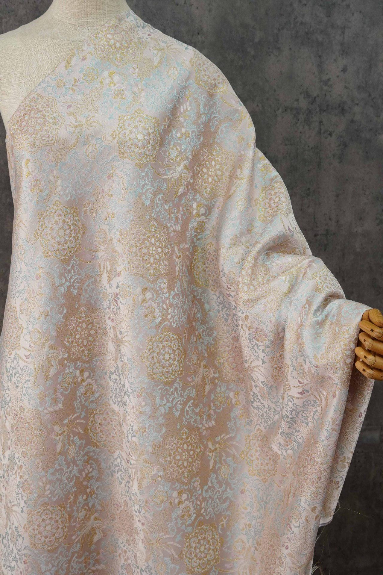 Tissu brocart Phoenix à fils d'or : Jacquard style chinois (140 cm)