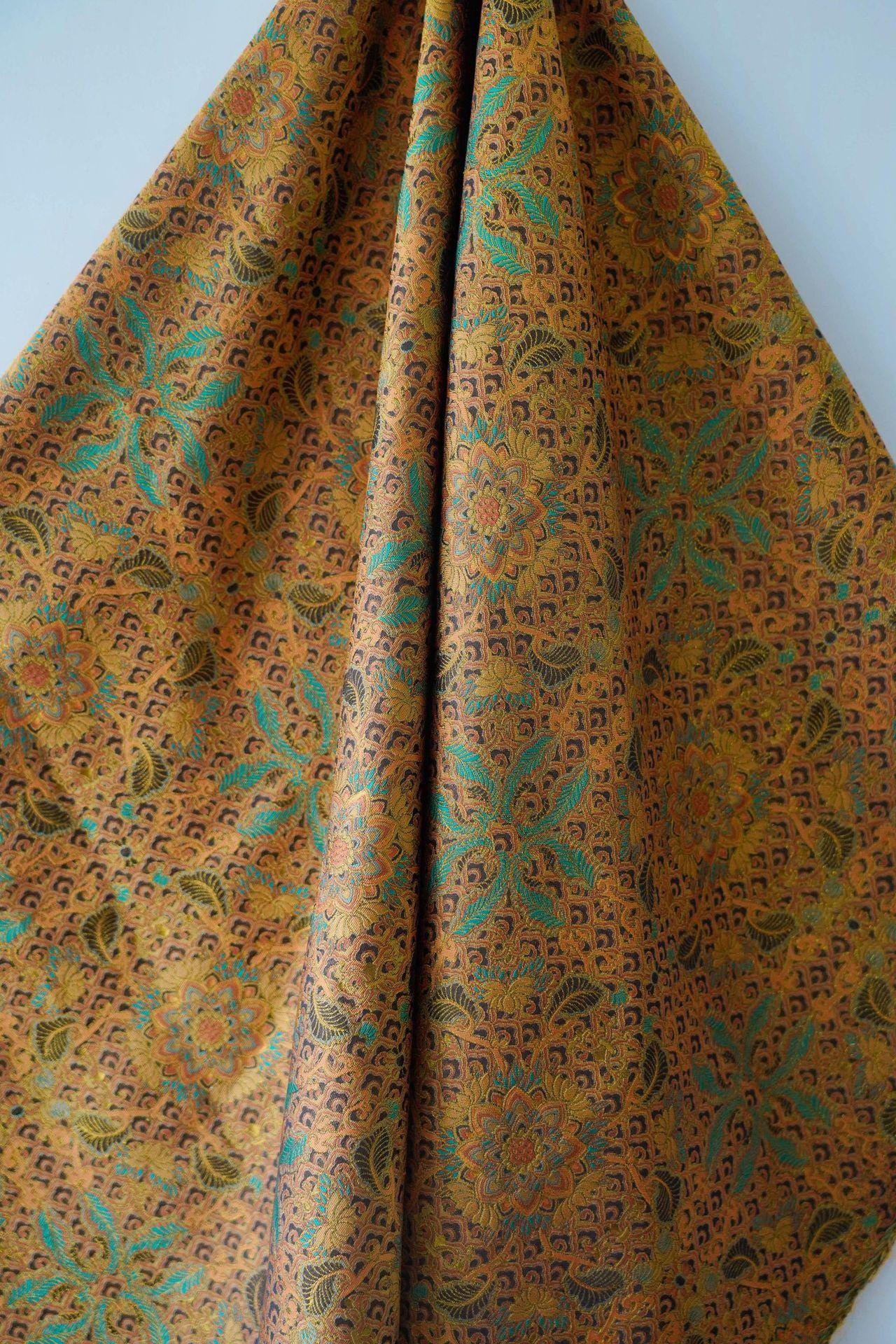 Tissu jacquard damassé tibétain : décoration bouddhiste, costumes, ameublement