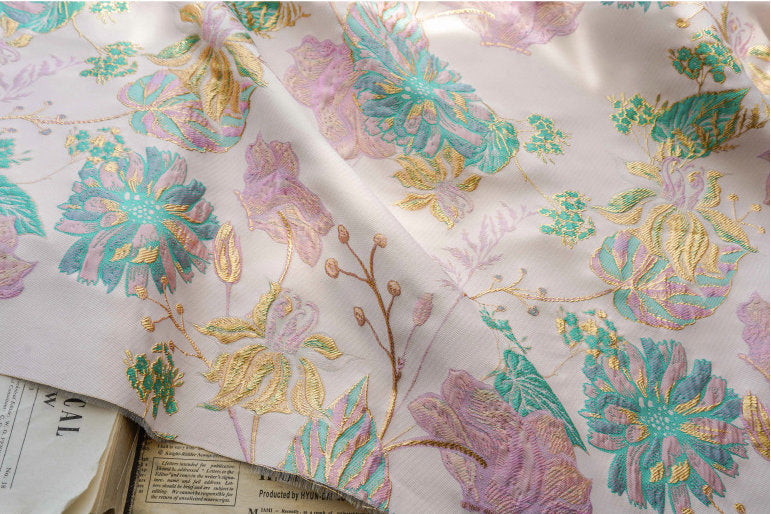 Tissu jacquard floral à fil doré : texture peinture à l’huile 3D, 140 cm de large