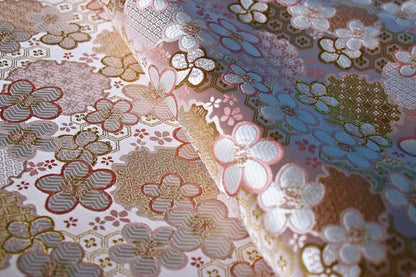 Tissu Sakura Kinran : Brocart à fils d'or, tissu de couture japonais (57 pouces de large)