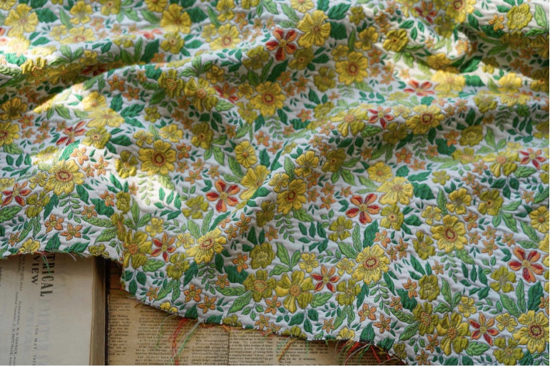 Tissu jacquard à motifs floraux : tissu d'ameublement rétro 3D, tissu pour la confection de robes de bal