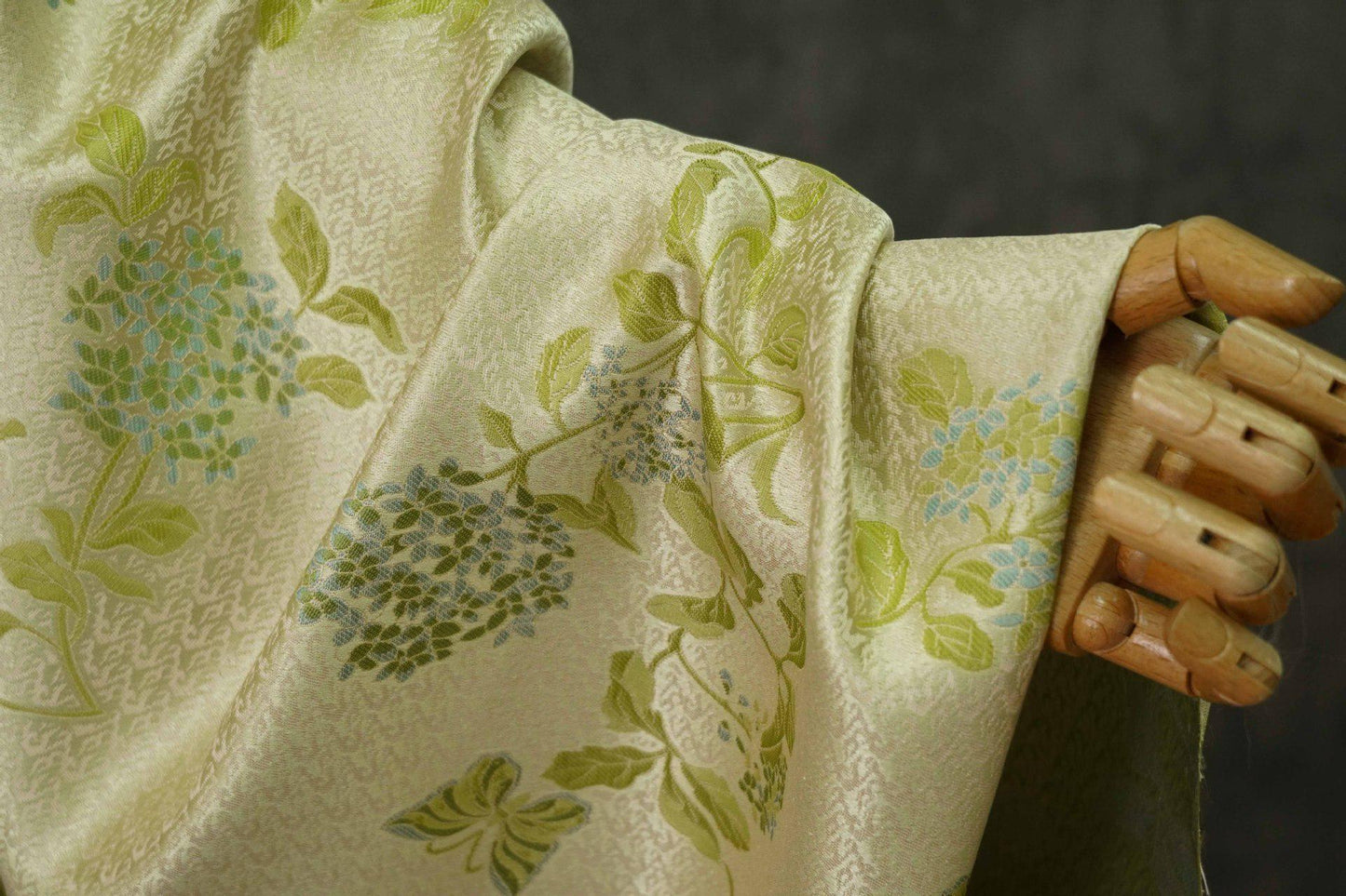 Tissu jacquard à motifs floraux avec fil doré : largeur 165 cm, ameublement et couture