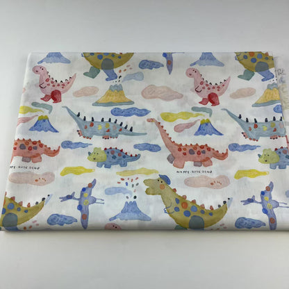Tissu en coton à motifs de dinosaures : style années 1940, idéal pour la couture et le patchwork.