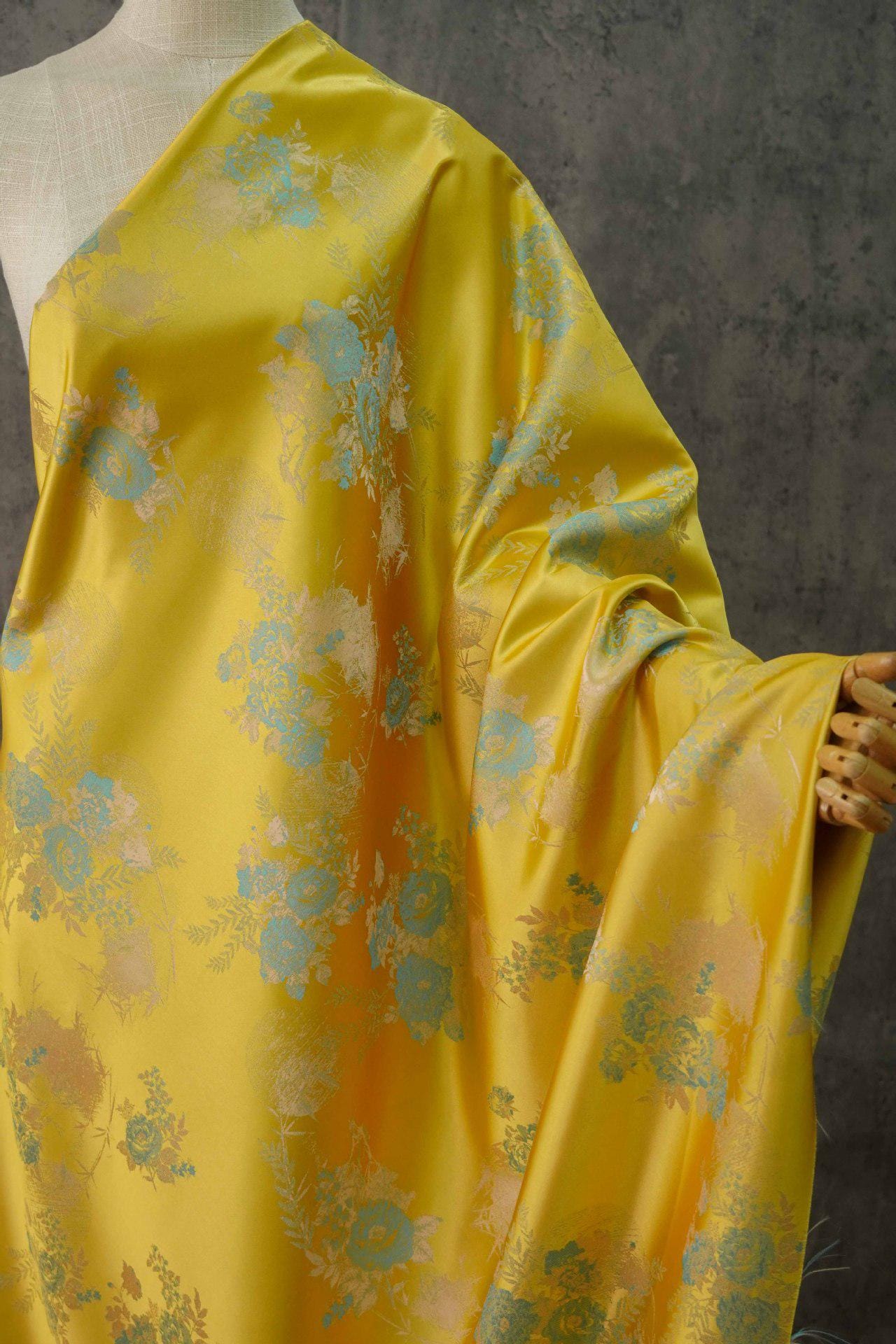 Tissu jacquard brocart style palais rétro : 150 cm de large, polyester pour robe
