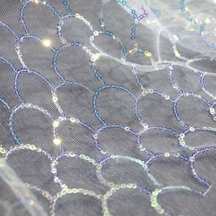 Tissu à paillettes écailles de sirène - 127 cm de large - Tissu de créateur brodé