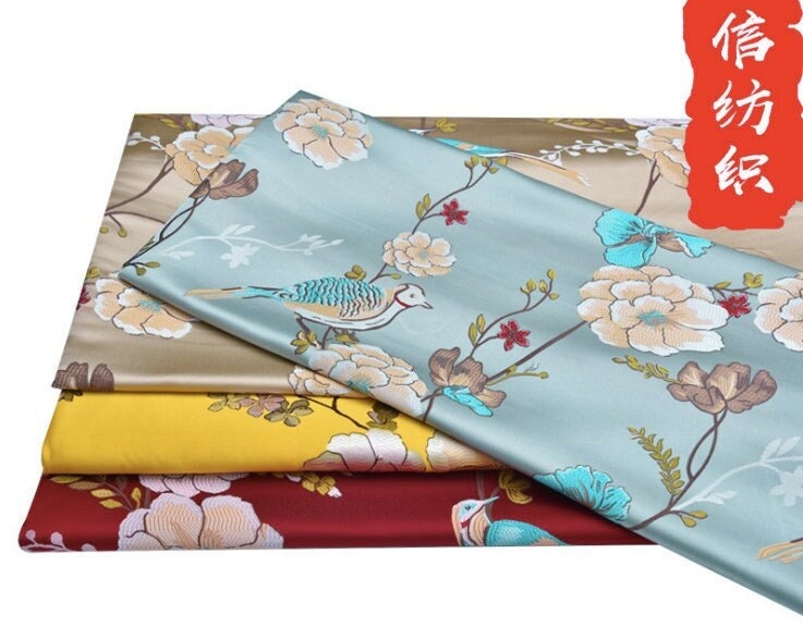 Tissu jacquard Oiseaux et Fleurs : Mélange de rayonne et soie doux et brillant
