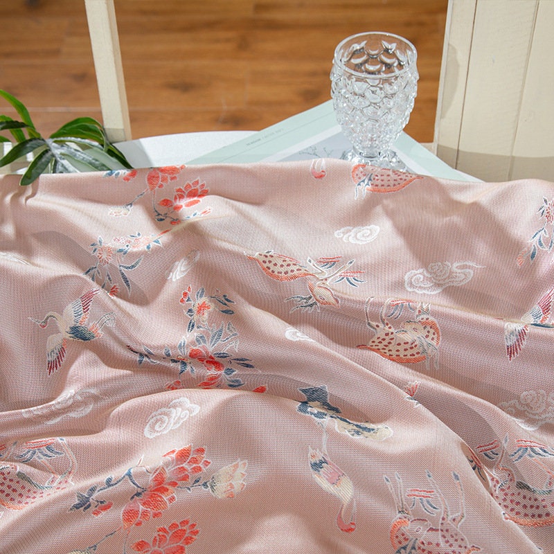 Tissu jacquard à motif cerf Sika : mélange de soie et de rayonne aux reflets colorés